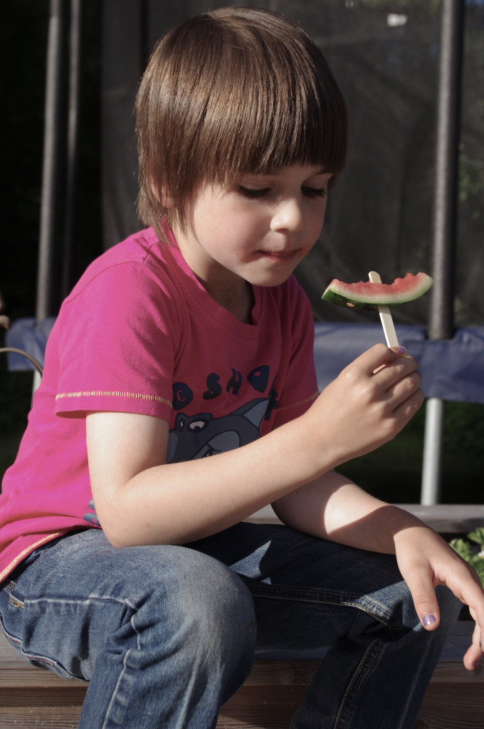 phille äter vattenmelonglass